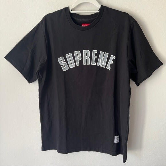 Supreme Printed Arc S/S Tee in Black - Picture 2 of 11